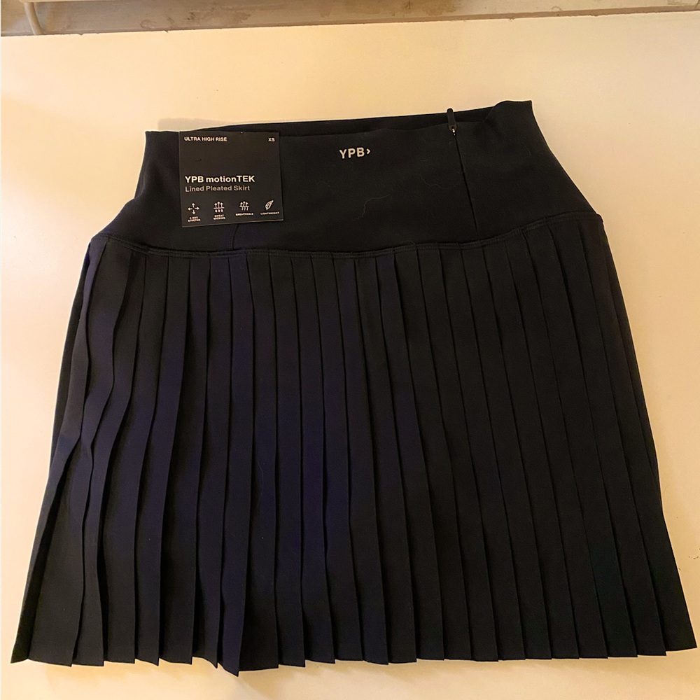 Abercrombie & Fitch YPB black pleated athletic skort